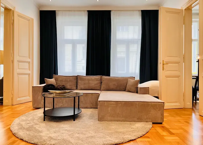 Апартаменти Servus Homes - Friends & Family *